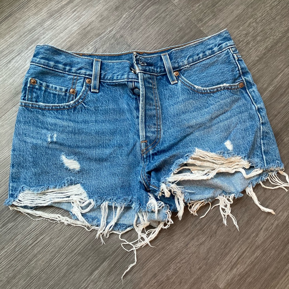 Levi’s shorts: size 4
